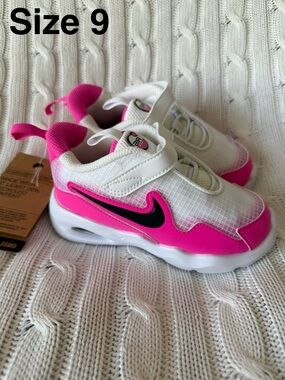 Nike Air Max Nova Baby Toddler Sneakers Sz 9 Sneakers NEW Swoosh Jump Shoes Run